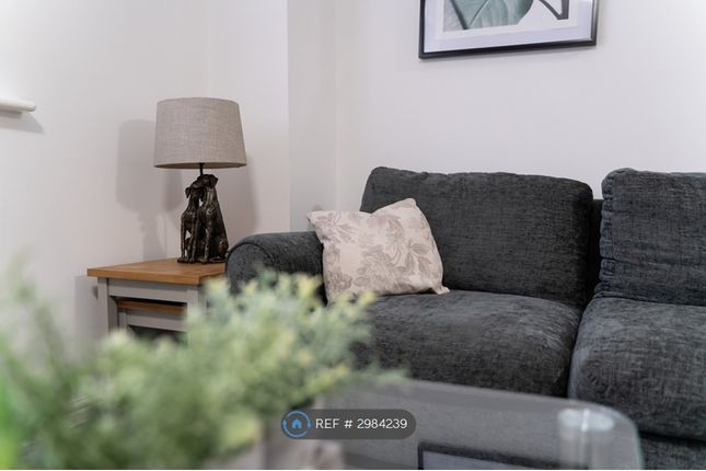 Hatfield Close, Corby photo 4