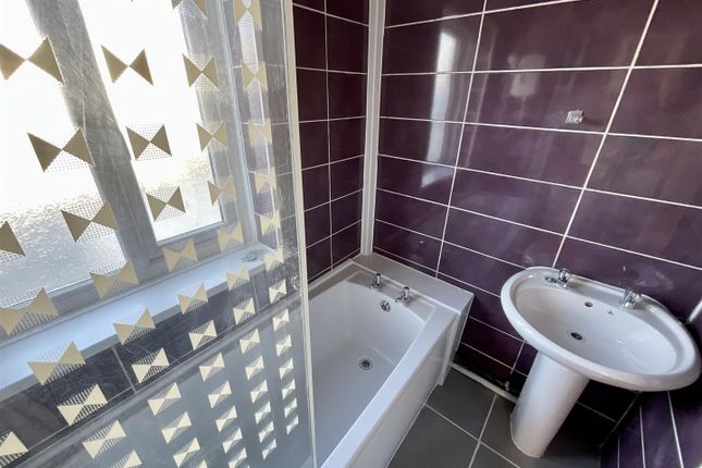 8, Dan Yr Allt, Llanelli photo 4