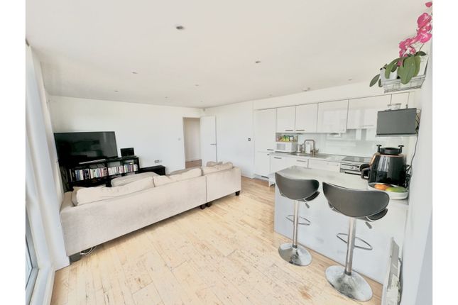 Flat 10 2, Clement Avenue, London photo 2