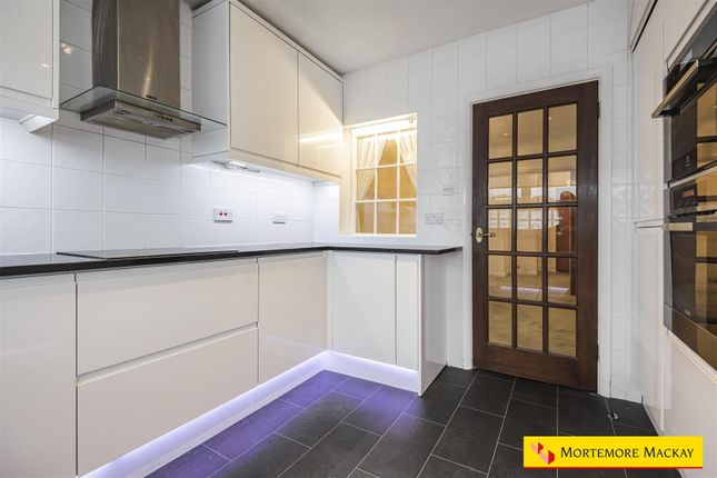 14 Chesterfield Lodge, Church Hill, London photo 3