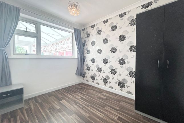Wild Oaks Drive, Thornton-Cleveleys photo 4