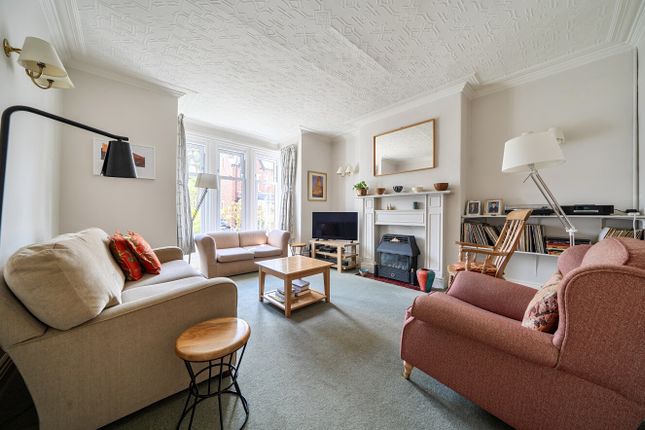 15, Gledhow Wood Avenue, Leeds photo 2