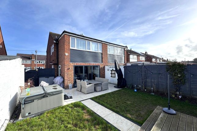 25, Western Drive, Shepperton photo 4