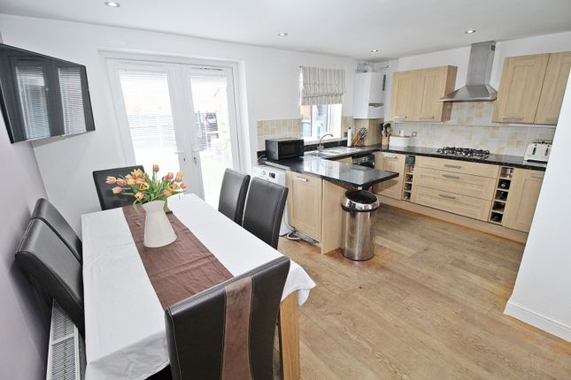 30, Gardeners Close, Bedford photo 2