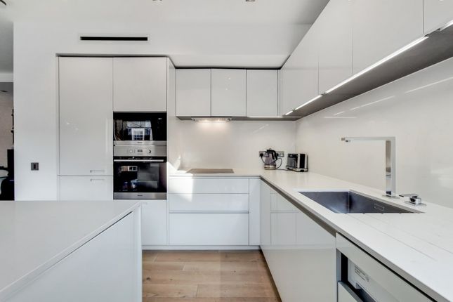 Flat for sale in Essex Street, London