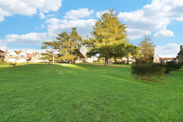 Village Way Barkingside, Ilford photo 2