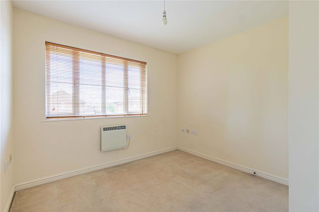 27, Armstrong Close, Borehamwood photo 5