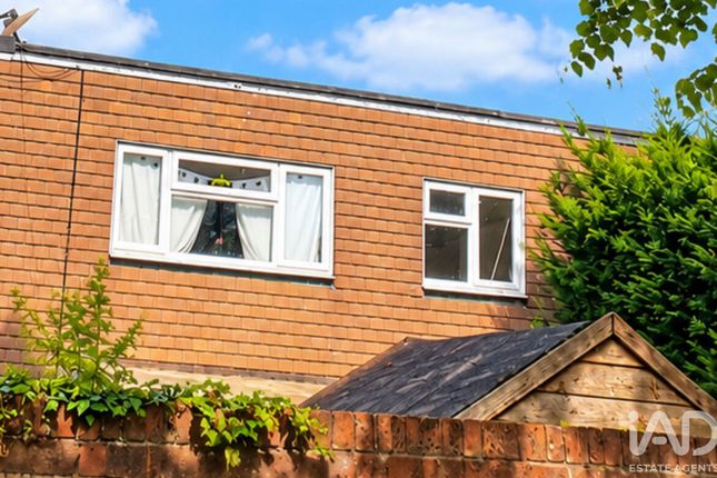 15, Amwell Court, Waltham Abbey photo 2
