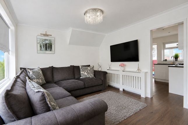 70, Frinton Road, Collier Row photo 4