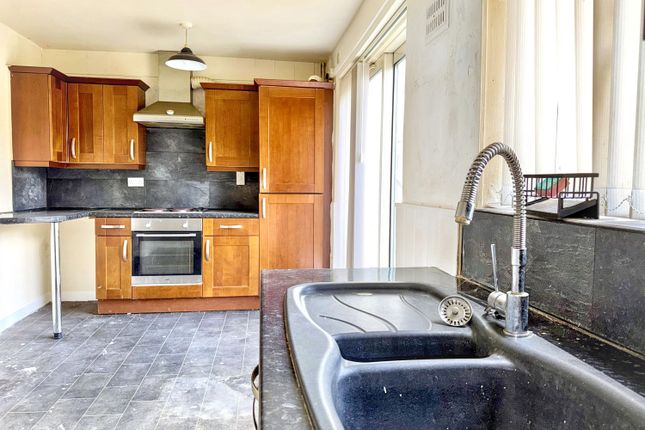 19, Derwent Gardens, Goldthorpe photo 3