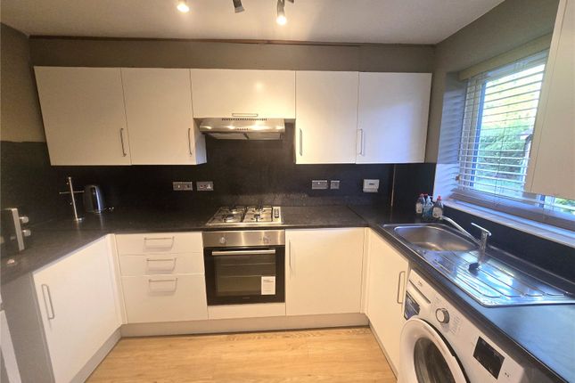 14, Binstead Close, Middlesex photo 5