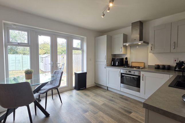 39, Moorhen Grove, Southam photo 3