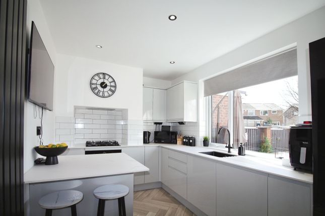 107, Silcoates Lane, Wakefield photo 3
