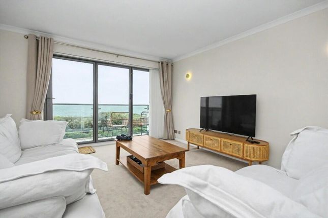 6 Totland Court , Victoria Road , Milford on Sea  photo 5