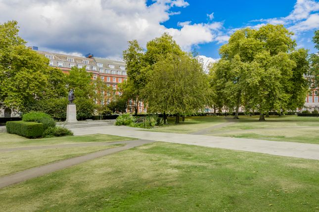 17, 33 Grosvenor Square, London photo 4