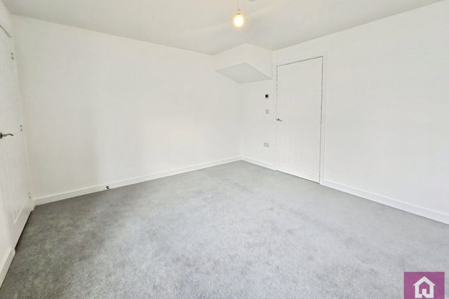 16, Oak Road, Deeside photo 2