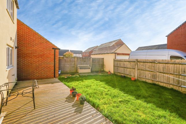 48, Swift Drive, Banbury photo 3