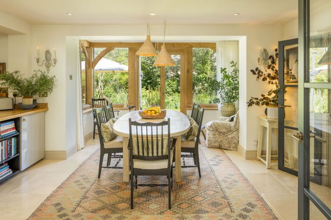 2 Embrook, Moreton-In-Marsh photo 4
