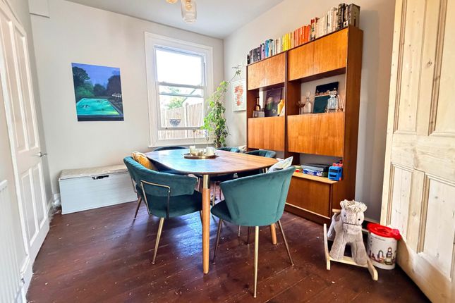 75 Walsworth Road, Hitchin photo 4