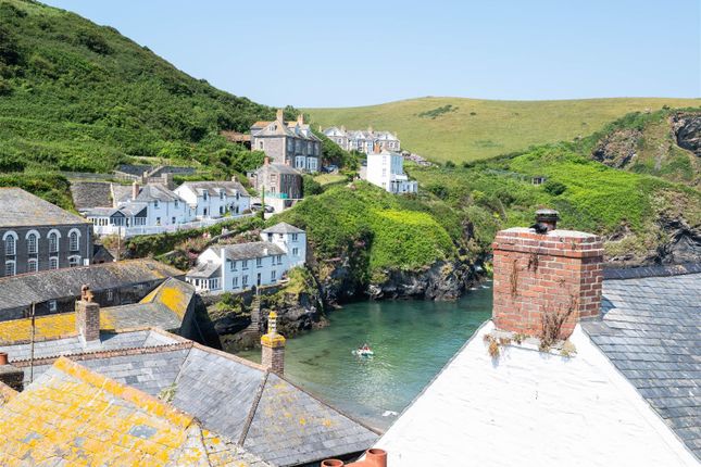 3-bed flat on Flat 1, Stanley House, Fore Street, Port Isaac, £175,000