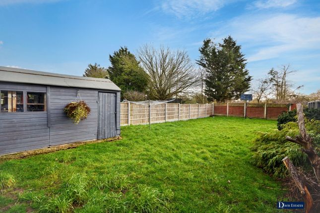 172 Squirrels Heath Road, Harold Wood, Romford photo 4
