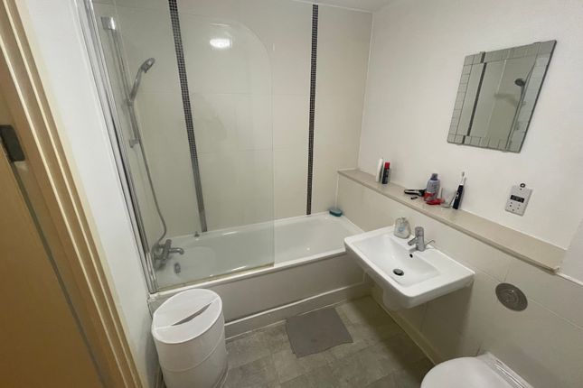 53, Milton Keynes photo 5