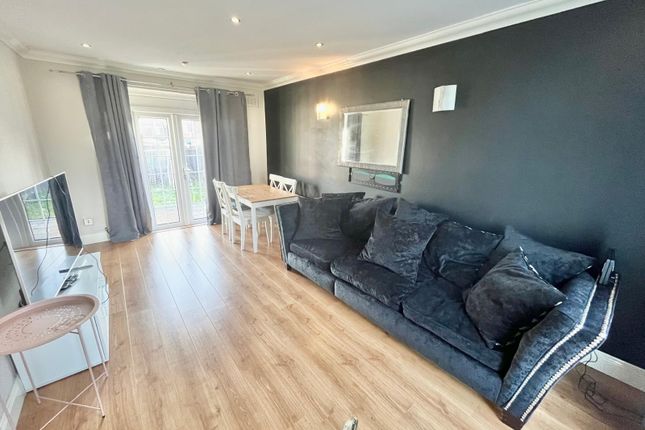 31 Aboyne Square, Sunderland photo 2