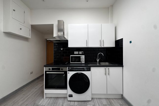 Flat 2, 43, London Road, Southampton photo 4