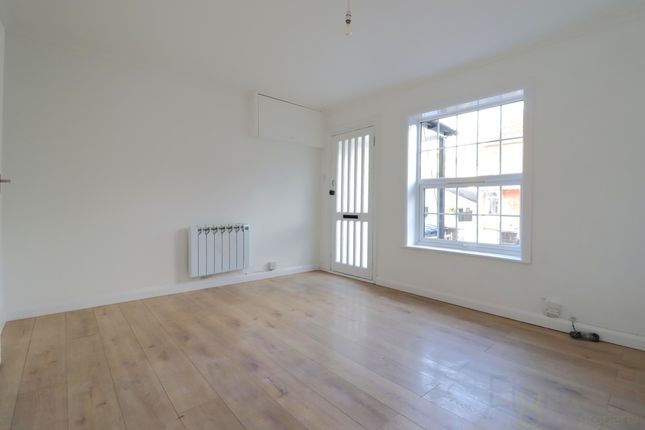 109 Junction Road, Burgess Hill photo 3
