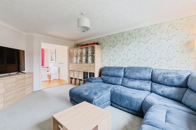 2, Charnwood Close, Daventry photo 4