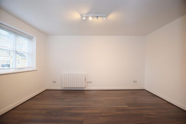 Thumbnail Flat to rent in Windmill Drive, Cricklewood, London