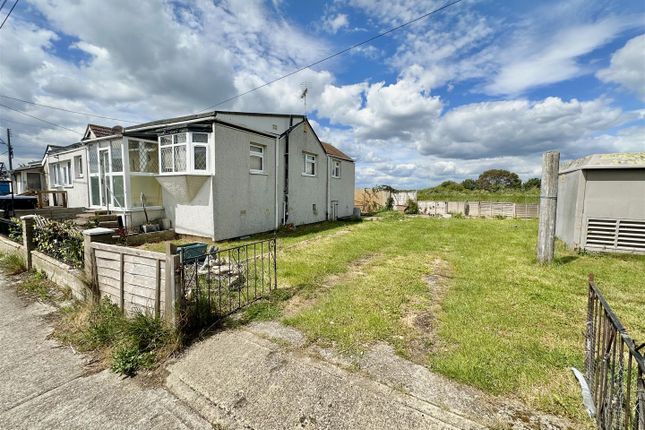 62, Brooklands Gardens, Jaywick photo 4