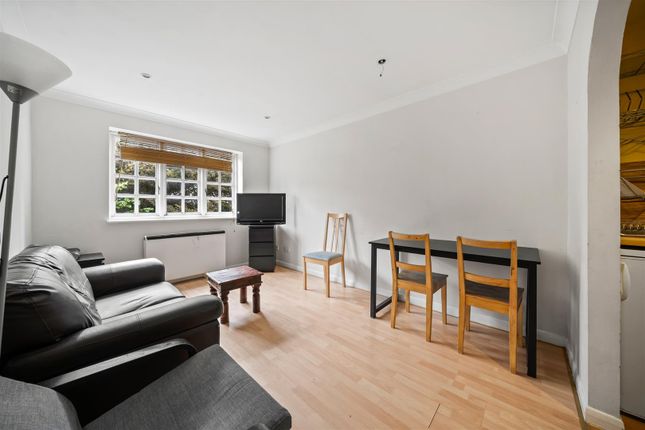 Flat 18 Heron Court, 18, Wilkins Close, Mitcham photo 2