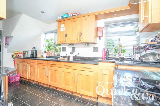 19, Hockley Road, Basildon photo 4