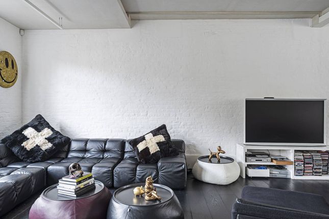 End terrace house to rent in Peary Place, Bethnal Green, London