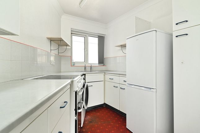 13, Swanborough Court, Shoreham photo 3