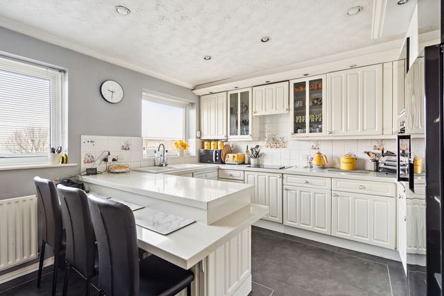 41 Ivinghoe Road, Bushey photo 4