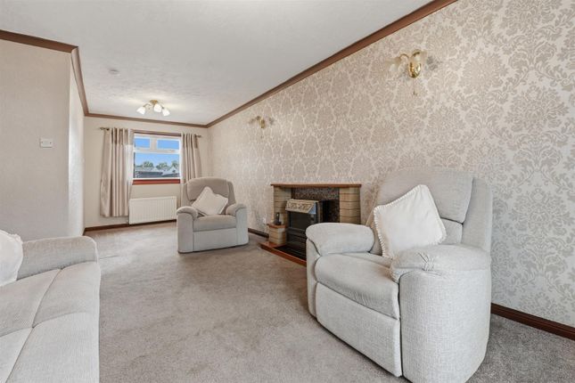 26, Leadside Crescent, Wellwood photo 4
