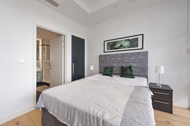 Flat 1105, 1105 Bridgewater House, Lookout Lane, London photo 4