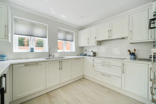 11, Eleanor Place, Farnham photo 5