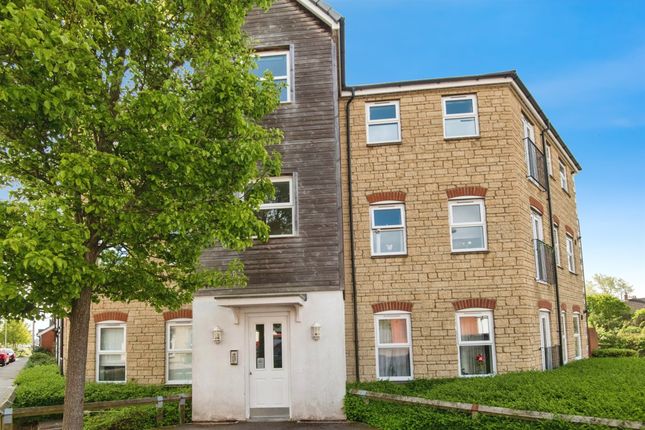 Flat for sale in Chaucer Grove, Exeter