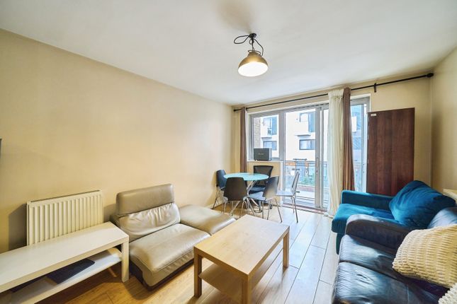 Flat 14, 42, Violet Road, London photo 3
