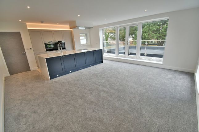 Flat 5 Thomas Court, Golf Links Road, Ferndown photo 2