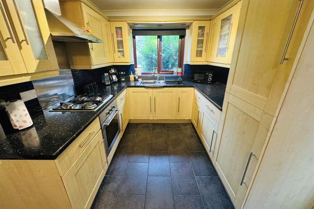 31, Llys Cilsaig, Llanelli photo 3