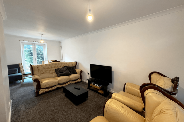 5, Cloverlands, Crawley photo 4