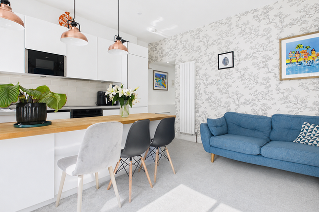 Flat 2, 20 Farm Road, Hove photo 3