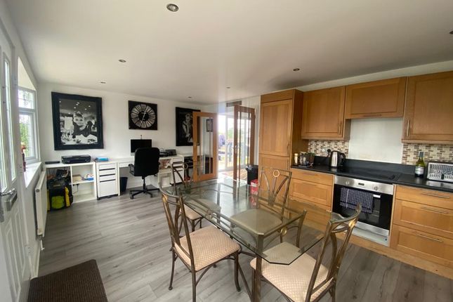 Mobile/park home for sale in The Owl, Lippitts Hill, Loughton