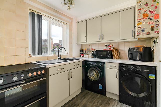 7, Whitby Road, Doncaster photo 4