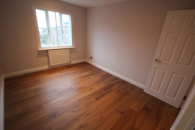 Flat 31, Nightingale Court, Harrow photo 4