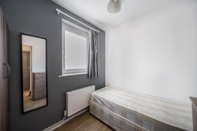 Flat 13, Fenman Court, Shelbourne Road, London photo 3